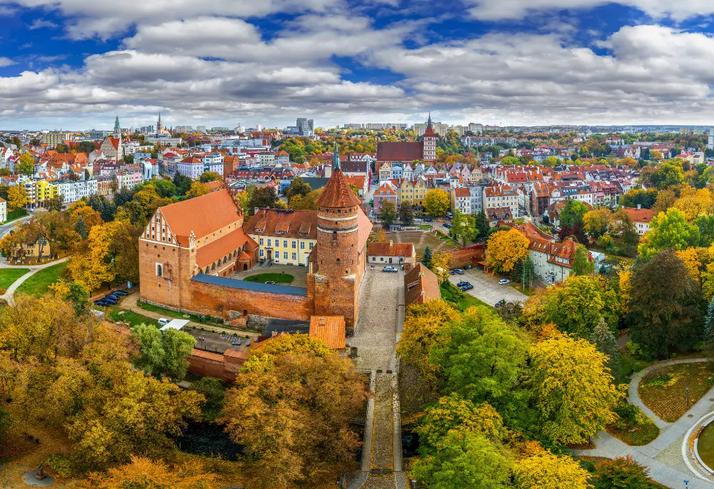 Panorama miasta Olsztyn , w którym wykonywane są dezynfekcje chemiczne instalacji wodnej.