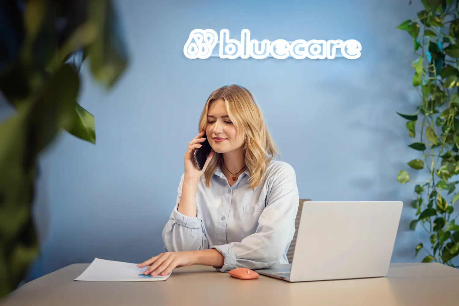 Obsługa klienta bluecare przyjmująca zlecenie na badanie wody Grupy A dla Sanepidu